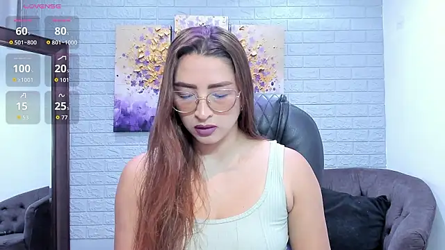 Snapshot of _LaraMom_ chatting on 1, 2, 2026 LaraMom online show from 1, 2, 2026