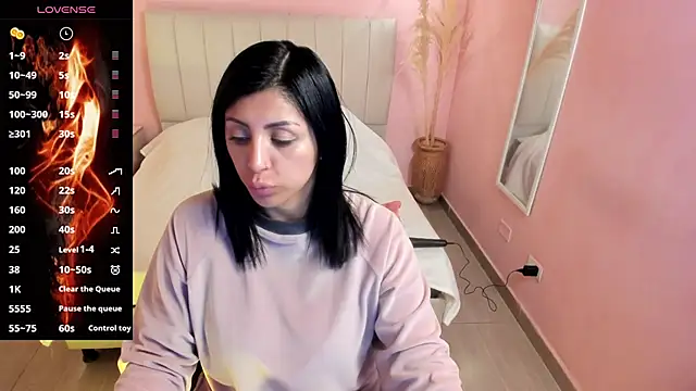 tiffani  love online show from 30, 12, 2024
