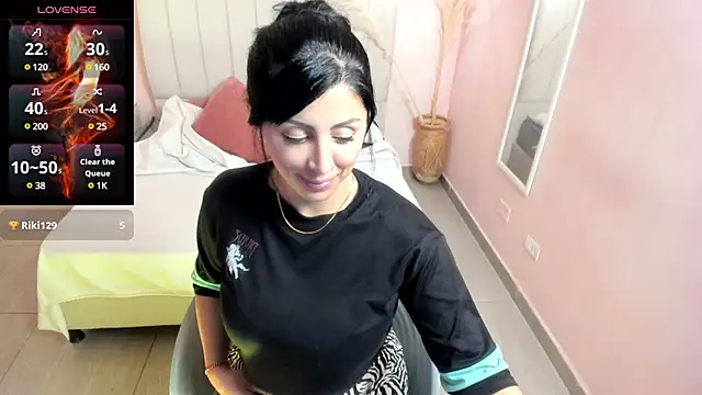 tiffani  love online show from 4, 1, 2025