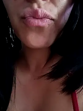 tiffani  love online show from 9, 10, 2025