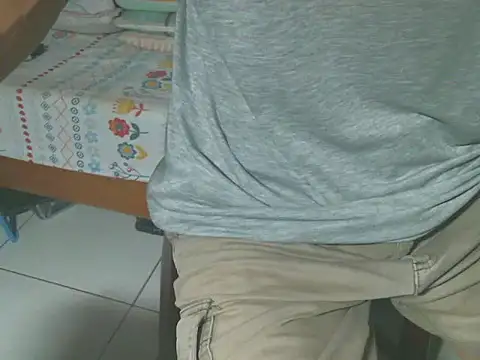 Snapshot of triangle0623 chatting on 27, 10, 2025 triangle0623 online show from 27, 10, 2025