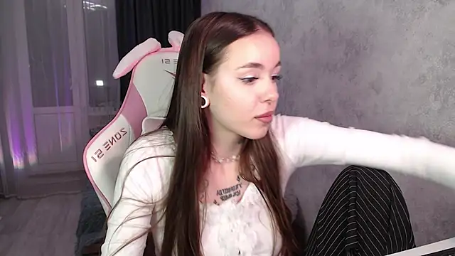 Snapshot of naughty_dakota chatting on 11, 10, 2025 naughty dakota online show from 11, 10, 2025