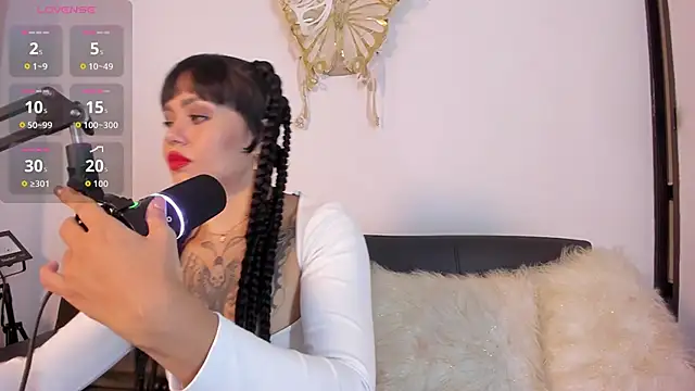 Snapshot of Miiel_rosa chatting on 15, 12, 2025 Miiel rosa online show from 15, 12, 2025