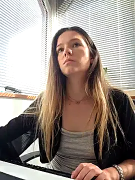 Snapshot of lucie_mehott chatting on 10, 4, 2026 lucie mehott online show from 10, 4, 2026