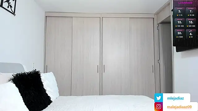 MalejaDiaz  online show from 1, 2, 2025