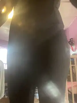 Snapshot of itzcheyduh chatting on 19, 10, 2025 itzcheyduh online show from 19, 10, 2025