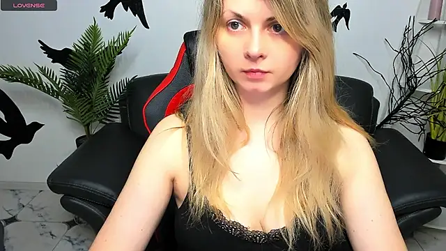 SmilingEmily  online show from 6, 12, 2024