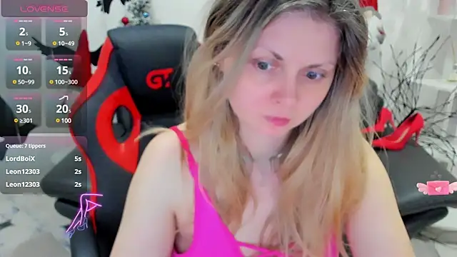 SmilingEmily  online show from 4, 1, 2025
