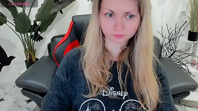 SmilingEmily  online show from 10, 1, 2025