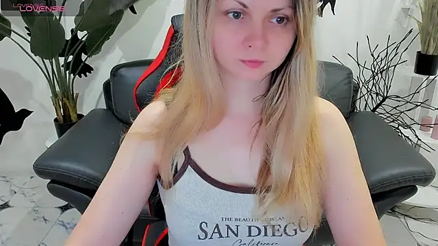 SmilingEmily  online show from 11, 1, 2025