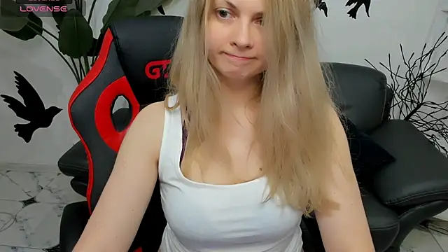 SmilingEmily  online show from 31, 1, 2025