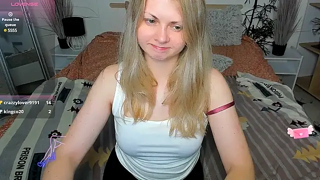 SmilingEmily  online show from 31, 1, 2025