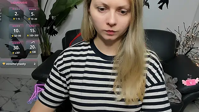 SmilingEmily  online show from 8, 2, 2025