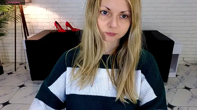 SmilingEmily  online show from 4, 3, 2025