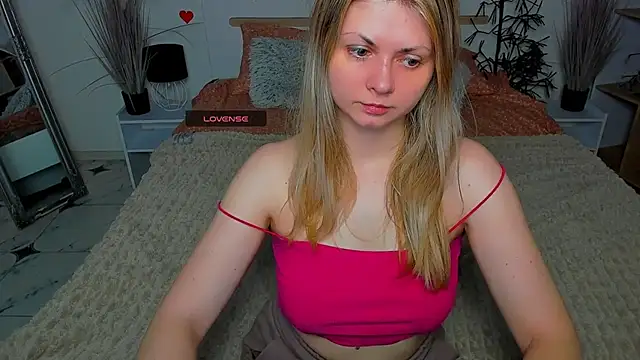 SmilingEmily  online show from 6, 3, 2025