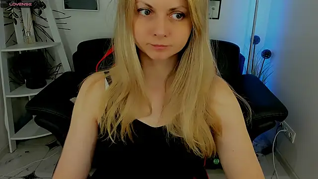 SmilingEmily  online show from 10, 3, 2025