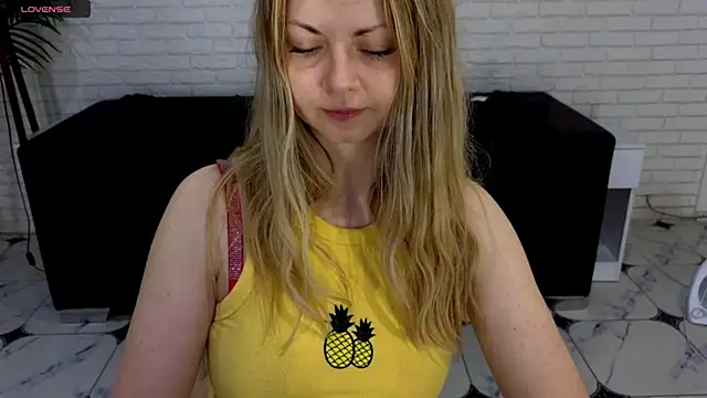 SmilingEmily  online show from 18, 3, 2025