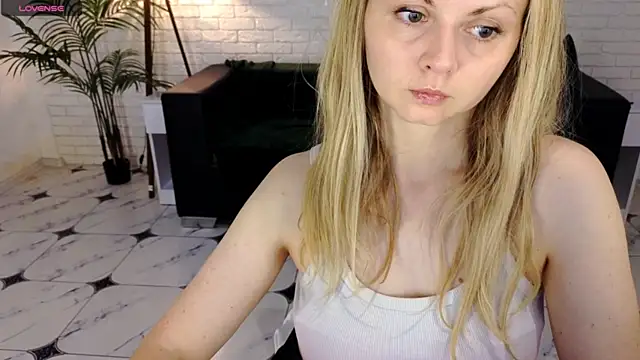 SmilingEmily  online show from 30, 9, 2025