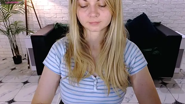 SmilingEmily  online show from 4, 10, 2025