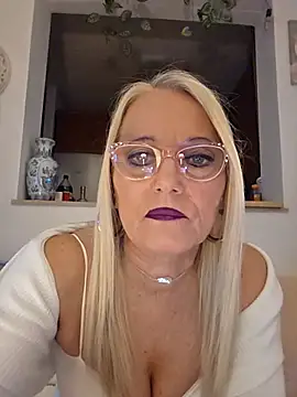 Snapshot of kikkastar chatting on 6, 2, 2026 kikkastar online show from 6, 2, 2026