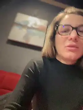 HotXMom online show from 19, 12, 2024