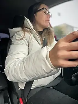 HotXMom online show from 8, 10, 2025