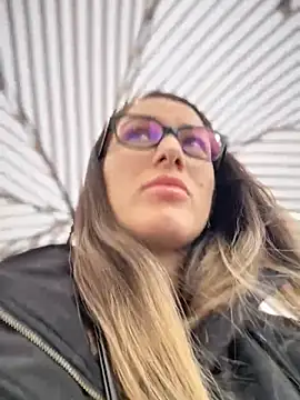 HotXMom online show from 5, 11, 2025