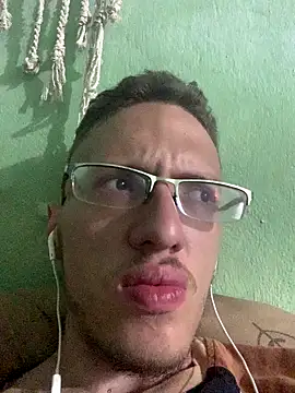 Snapshot of SOYMRX chatting on 15, 11, 2025 SOYMRX online show from 15, 11, 2025