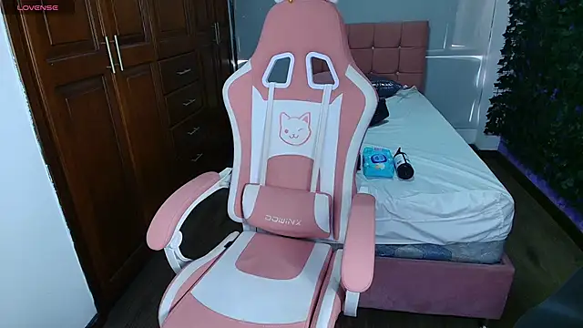 Snapshot of emmars_ chatting on 23, 10, 2025 emmars online show from 23, 10, 2025