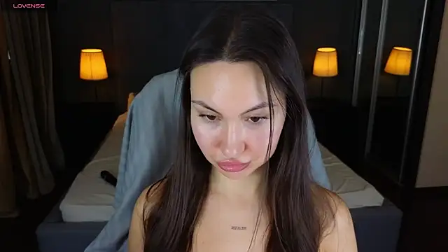 GIGI BENNET online show from 2, 12, 2024