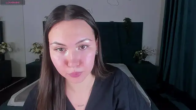 GIGI BENNET online show from 11, 12, 2024