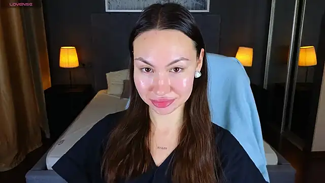 GIGI BENNET online show from 12, 12, 2024