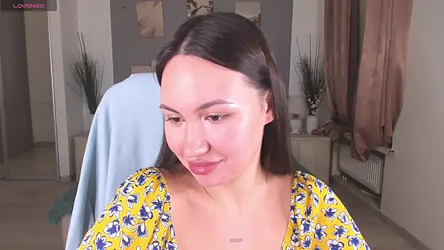 GIGI BENNET online show from 15, 12, 2024