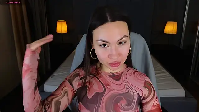 GIGI BENNET online show from 19, 12, 2024