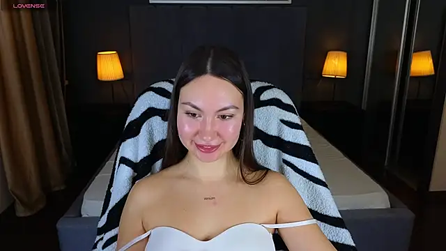 GIGI BENNET online show from 25, 12, 2024