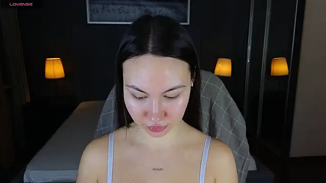 GIGI BENNET online show from 2, 1, 2025