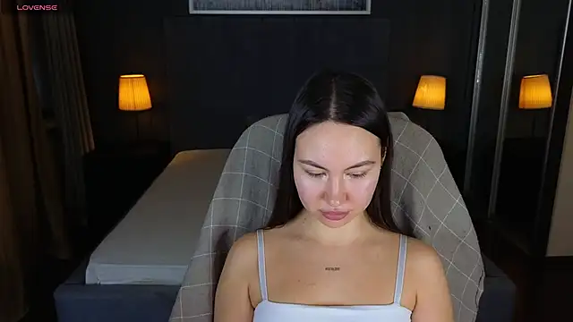 GIGI BENNET online show from 2, 1, 2025