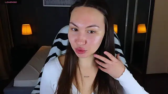 GIGI BENNET online show from 3, 1, 2025