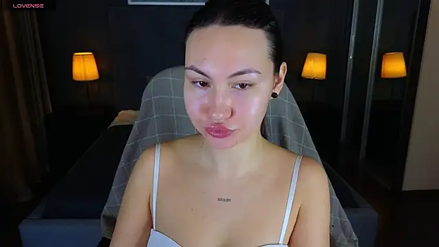 GIGI BENNET online show from 4, 1, 2025