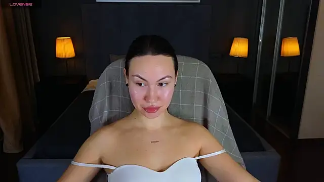 GIGI BENNET online show from 4, 1, 2025