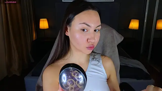 GIGI BENNET online show from 6, 1, 2025