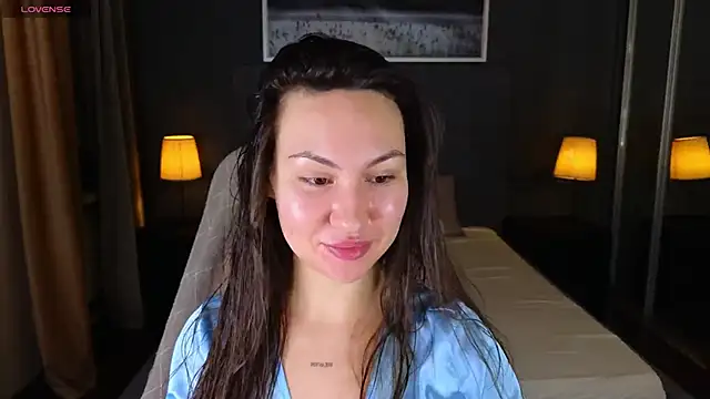 GIGI BENNET online show from 7, 1, 2025