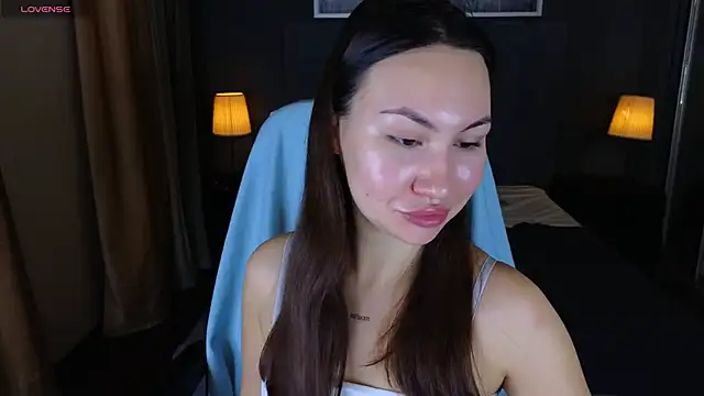 GIGI BENNET online show from 8, 1, 2025