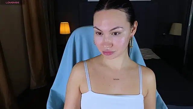 GIGI BENNET online show from 8, 1, 2025