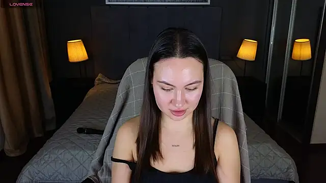 GIGI BENNET online show from 18, 1, 2025