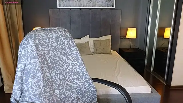 GIGI BENNET online show from 30, 1, 2025