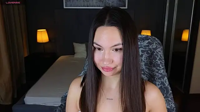 GIGI BENNET online show from 30, 1, 2025