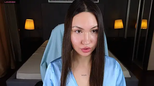 GIGI BENNET online show from 17, 2, 2025