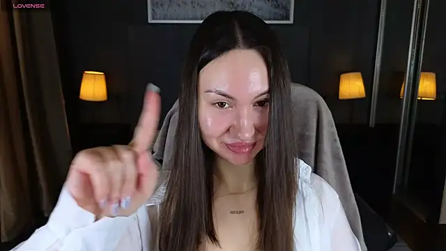 GIGI BENNET online show from 18, 2, 2025