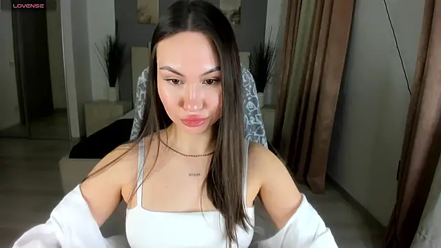 GIGI BENNET online show from 20, 2, 2025